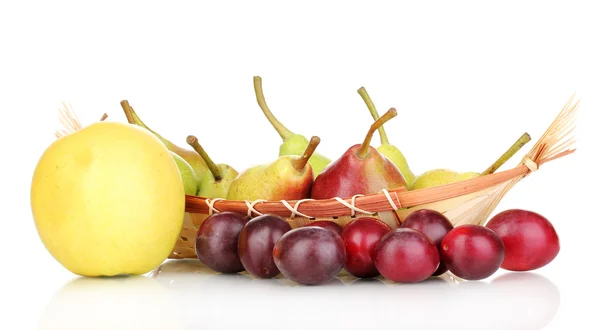 Frutas maduras y bayas aisladas en blanco — Foto de Stock