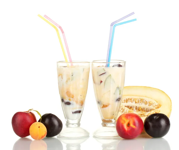 Milk shakes with fruit isolated on white close-up — Stock Photo, Image