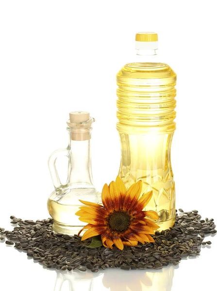 Sonnenblumenöl in einer Plastikflasche und kleiner Karaffe isoliert auf weißem Hintergrund — Stockfoto