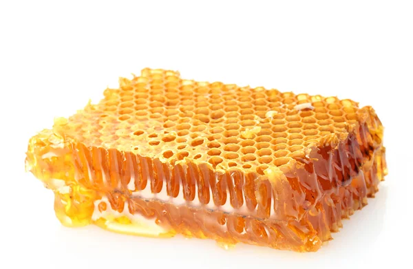 Édes méhsejt mézzel, elszigetelt fehér — Stock Fotó