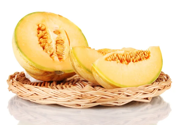 Potong melon di tikar wicker yang diisolasi dengan warna putih — Stok Foto