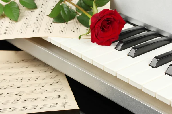 Bakgrund av piano keyboard — Stockfoto