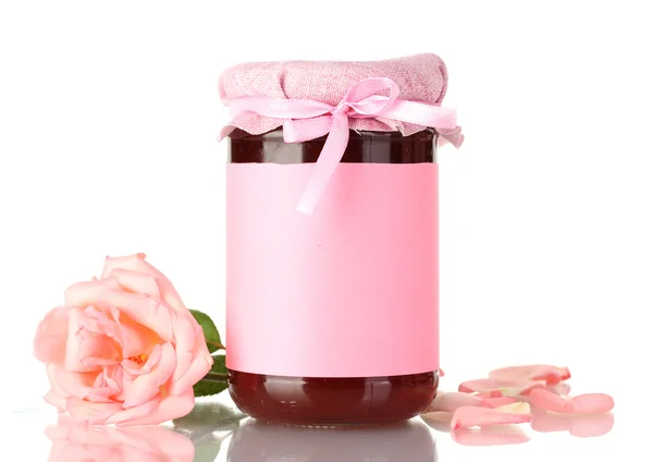Glas mit Rosenmarmelade und Blume isoliert auf weiß — Stockfoto