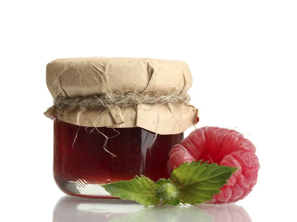 薄荷白隔离罐果酱和成熟莓 — 图库照片