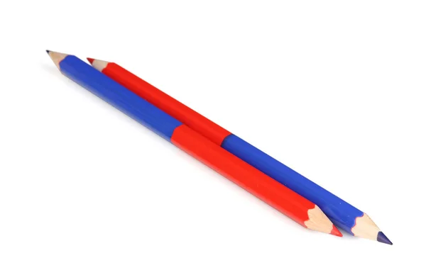 Röda och blå pennor isolerad på vit — Stockfoto