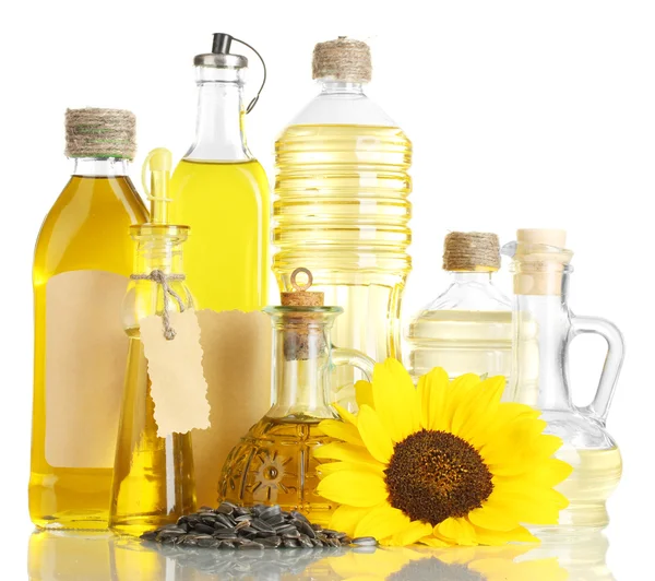 Öl in Flaschen, Sonnenblumen und Samen, isoliert auf weiß — Stockfoto
