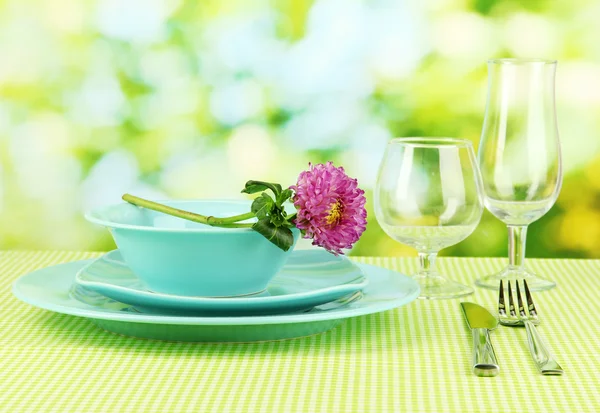 Table setting on bright background close-up — Stockfoto