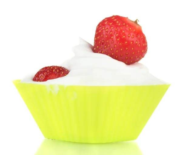 加草莓和孤立在白色的奶油甜点 — 图库照片