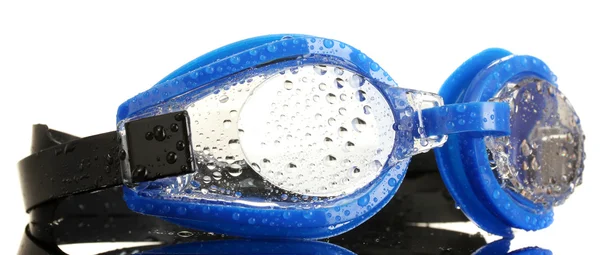 Gafas de baño azules con gotas aisladas en blanco — Foto de Stock