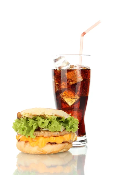 Leckeres Sandwich und Glas mit Cola, isoliert auf weiß — Stockfoto