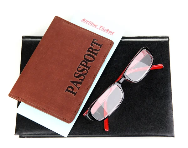 Pasaporte y billete aislados en blanco — Foto de Stock