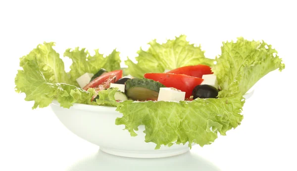 Smaczne sałatki greckiej na białym tle — Zdjęcie stockowe