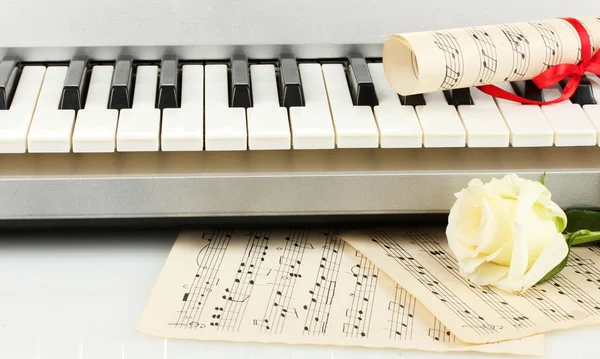 Bakgrund av piano keyboard — Stockfoto