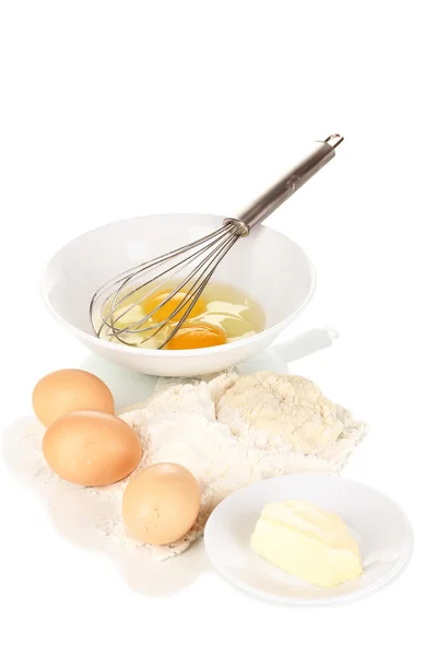 Uova, farina e burro isolati su bianco — Foto Stock
