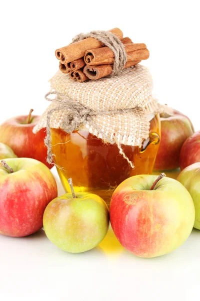 Miele e mele con cannella isolata su bianco — Foto Stock