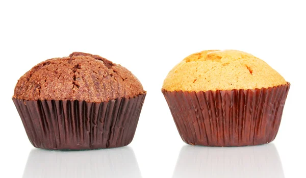 Färska muffins isolerade på vitt — Stockfoto