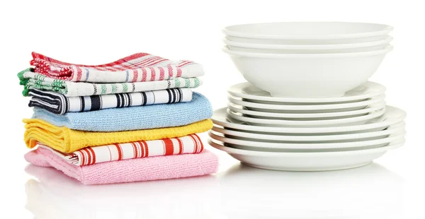 Toallas de cocina con platos aislados sobre fondo blanco — Foto de Stock