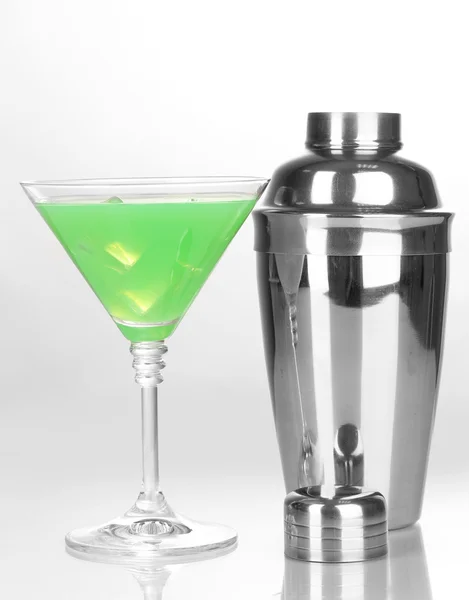 Savoureux cocktail vert isolé sur blanc — Photo