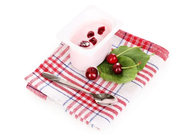 Yogur con cereza aislada sobre blanco — Foto de Stock