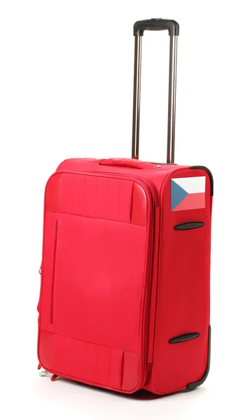 Красный чемодан с наклейкой с флагом Чешской Республики изолирован на белом — стоковое фото