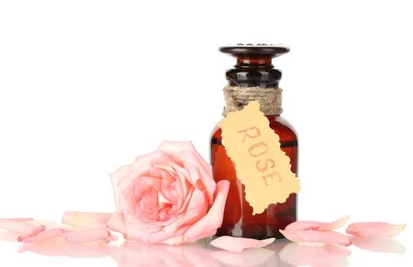Butelka oleju i rose na białym tle — Zdjęcie stockowe