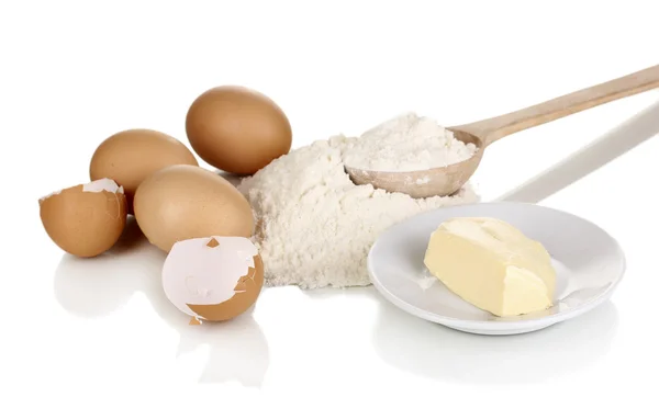Αυγά, αλεύρι και το βούτυρο που απομονώνονται σε λευκό — Φωτογραφία Αρχείου
