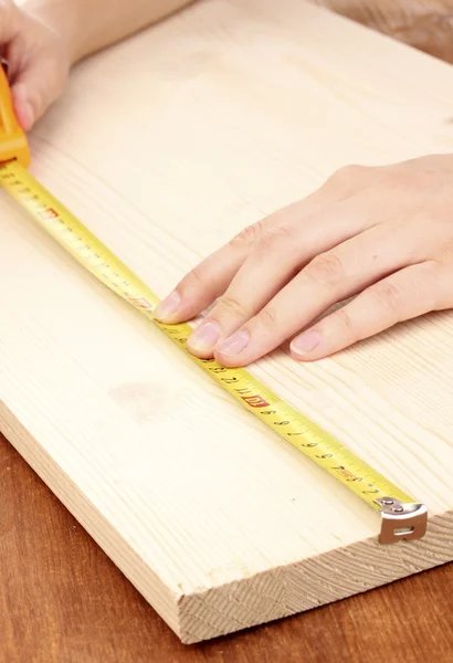Measuring wooden board close-up — Stock Photo, Image