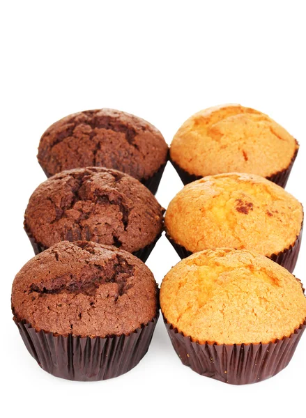 Färska muffins isolerade på vitt — Stockfoto