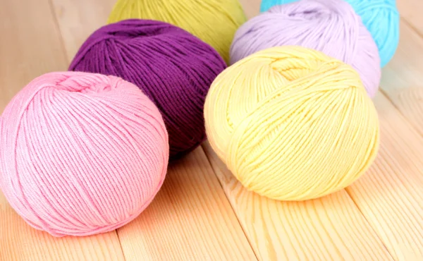 Knitting yarn on wooden background — Stock Photo, Image