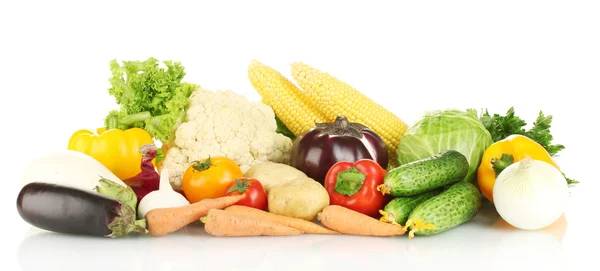 Muchas verduras frescas aisladas en blanco — Foto de Stock