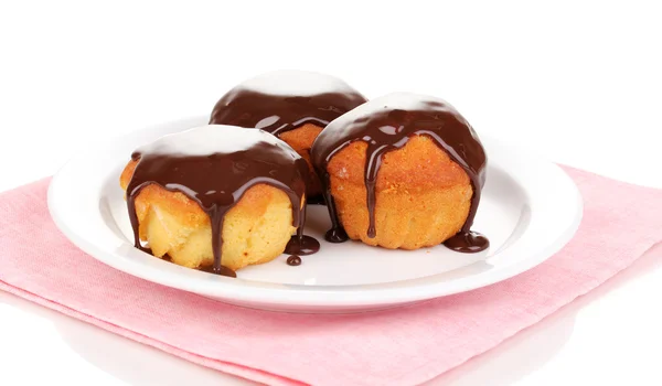 Cupcake appetitosi con cioccolato isolato su bianco — Foto Stock