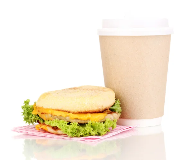 Papírový šálek kávy a burger izolovaných na bílém — Stock fotografie