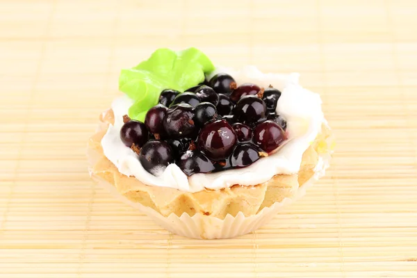 stock image Sweet cake with berries on bamboo mat