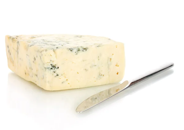 Kaas met schimmel en mes geïsoleerd op witte achtergrond — Stockfoto