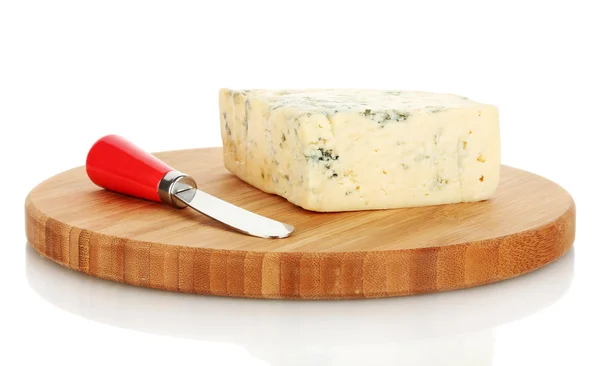チーズの金型と白い背景で隔離のまな板の上のナイフ — ストック写真