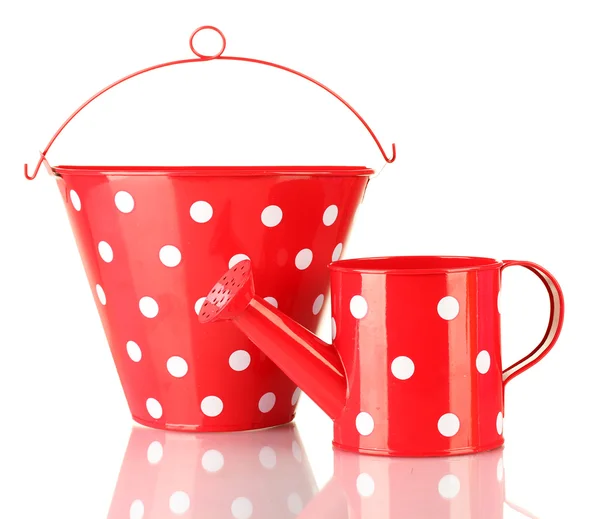Konev červené a kbelík s bílými puntíková izolovaných na bílém — Stock fotografie