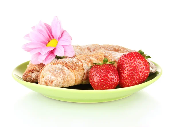 草莓上白色隔离与新鲜面包 — 图库照片