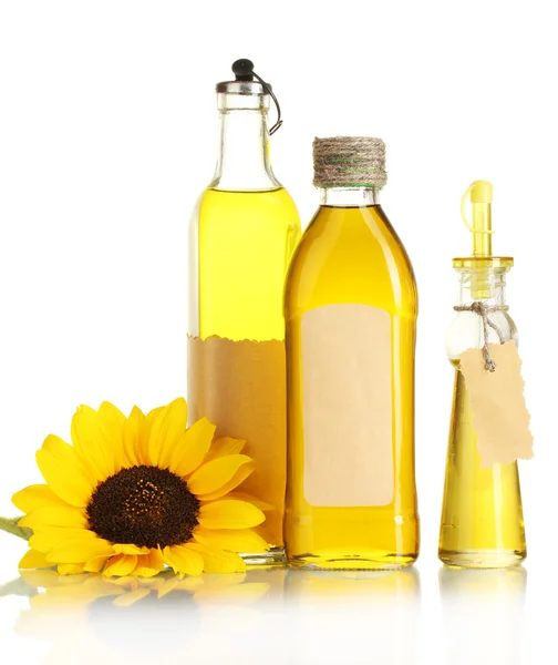 Olej w słoikach i słonecznik, na białym tle — Zdjęcie stockowe