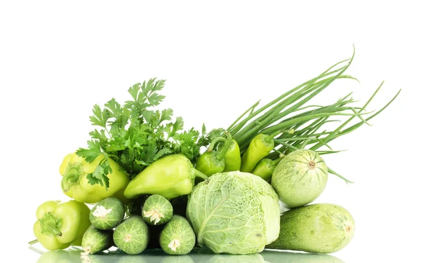 白で隔離され、新鮮な緑の野菜 — ストック写真