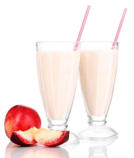 Perzik milkshakes geïsoleerd op wit — Stockfoto