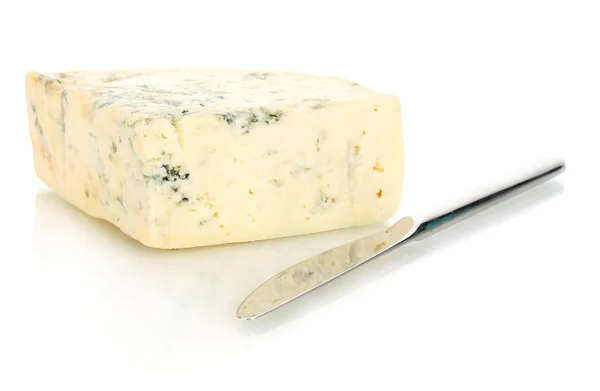 Kalıp ve beyaz arka plan üzerinde izole bıçak ile peynir — Stok fotoğraf