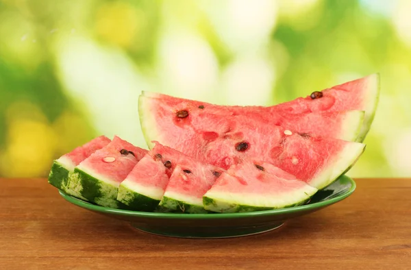Slices of watermelon on the plate on green background close-up — Stock Photo, Image
