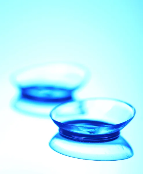 Kontaktlins på blå bakgrund — Stockfoto