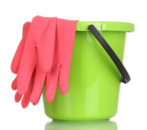Cubo y guantes para limpiar aislado en blanco —  Fotos de Stock