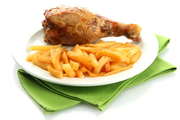 Pečené kuře s hranolky na desce, izolované na bílém — Stock fotografie