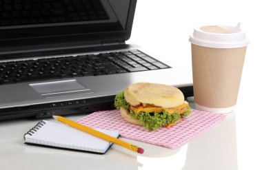 iş yerinde laptop yanında, yemek