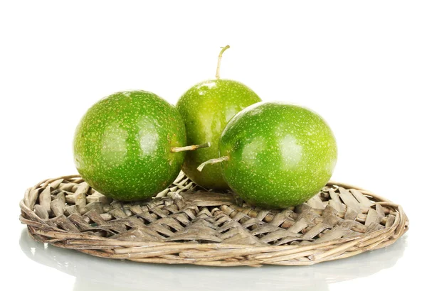 Üç yeşil tutku meyvesi beyaz izole — Stok fotoğraf