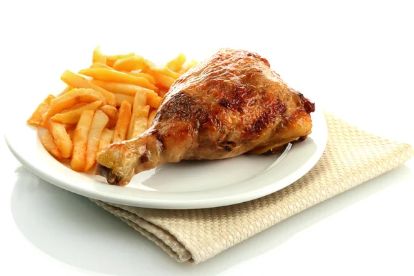Pečené kuře s hranolky na desce, izolované na bílém — Stock fotografie