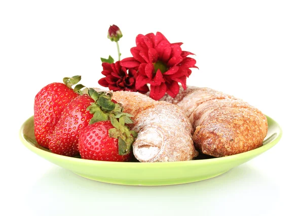 Fresh bagels with strawberry isolated on white — Stock Photo, Image
