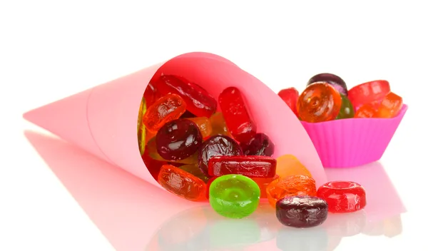 Смачні барвисті цукерки в яскравій сумці ізольовані на білому — стокове фото